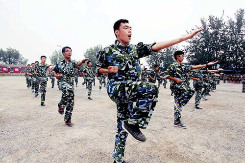 军训励志语录 钢铁意志在军营中磨炼