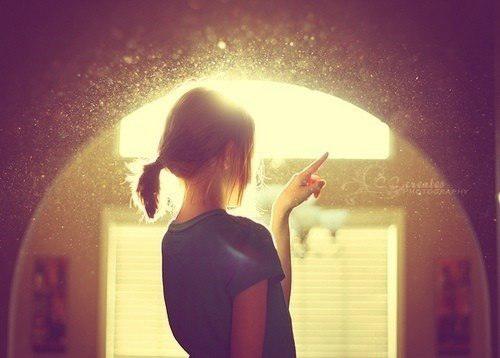 一个女人沉默的句子 如果沉默是一种伤害，请选择离开