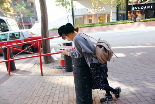 回忆以前的句子 时间在走，怀恋那个回不去的曾经