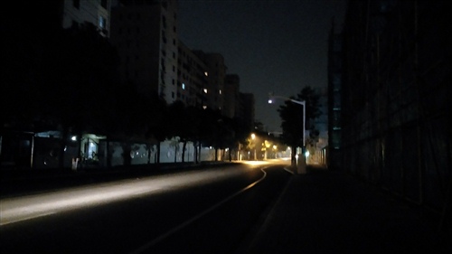 夜里一个人走在马路上的说说