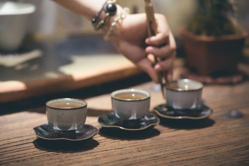 发朋友圈晒喝茶配文 微信朋友圈喝茶的说说