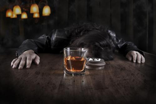 带酒的人生哲理句子 深夜喝酒的内涵句子