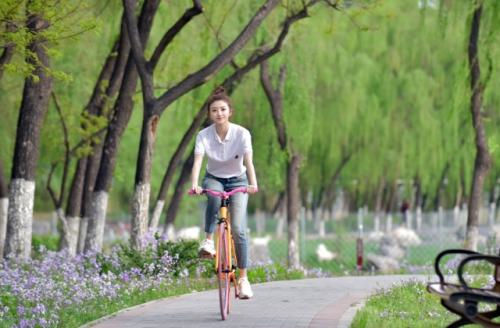 朋友圈发男友照片的说说 公布女友的文案短句