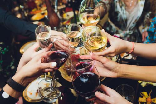 敬酒词怎么说又大方又简单 经典简短的祝酒词