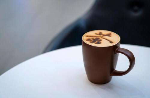 秋天的第一杯奶茶发朋友圈句子说说秋天喝杯奶茶的心情说说